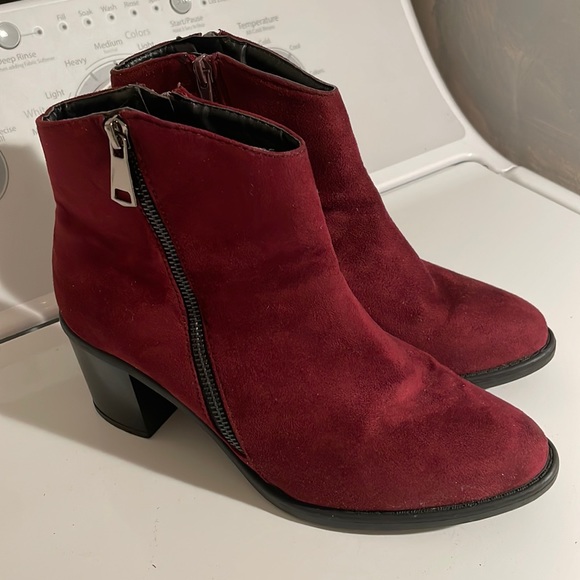 Burgundy Hot Kiss Suede Zipper Ankle Boots size 8 1/2 - Picture 2 of 6